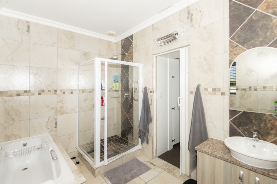 4 Bedroom Property for Sale in Country Club Western Cape